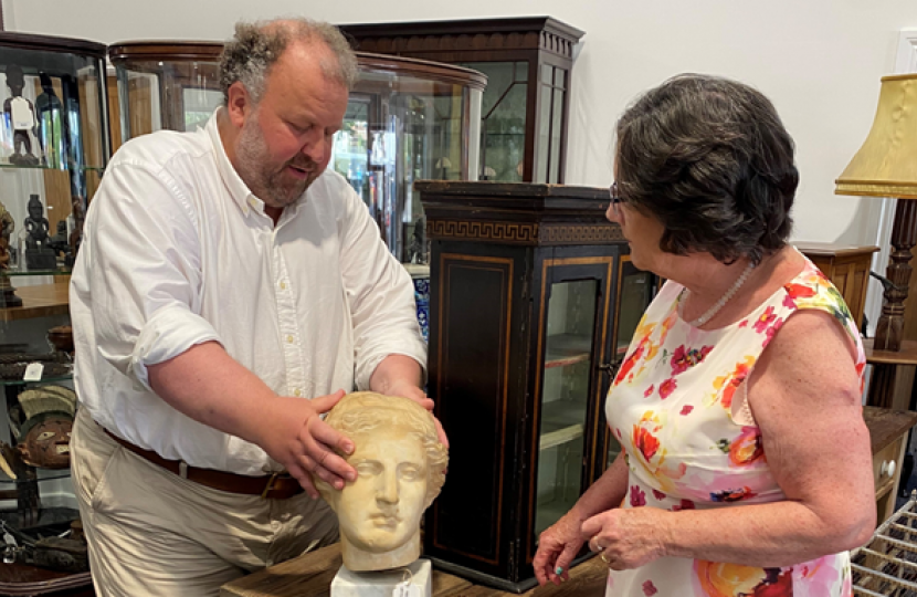 Pauline visits Bamfords Auctioneers in Spondon