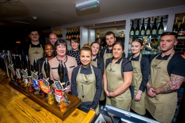 PAULINE LATHAM OBE MP OPENS NEWLY REFURBISHED ‘QUEENS HEAD’ PUB IN THE PICTURESQUE VILLAGE OF OCKBROOK