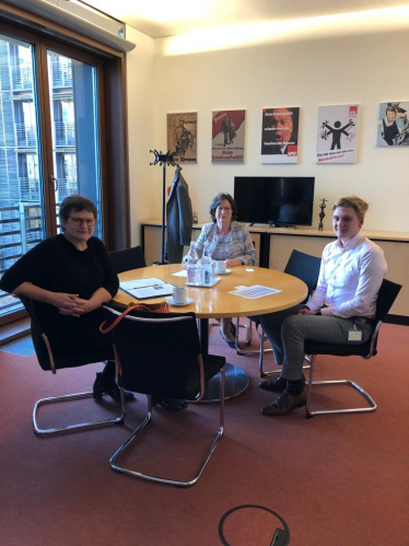 Pauline Latham OBE MP meeting with Leni Breymaier in German Parliament