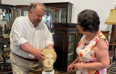 Pauline visits Bamfords Auctioneers in Spondon